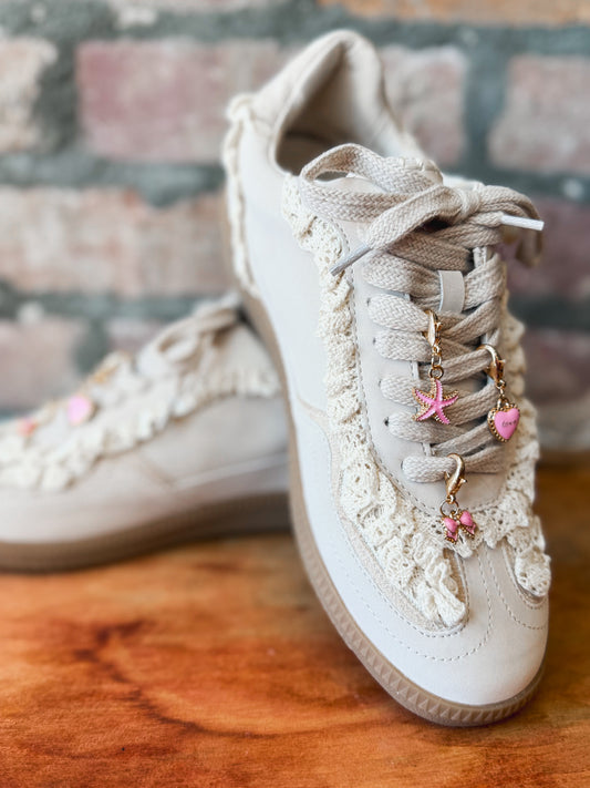 Nova Lace Sneakers
