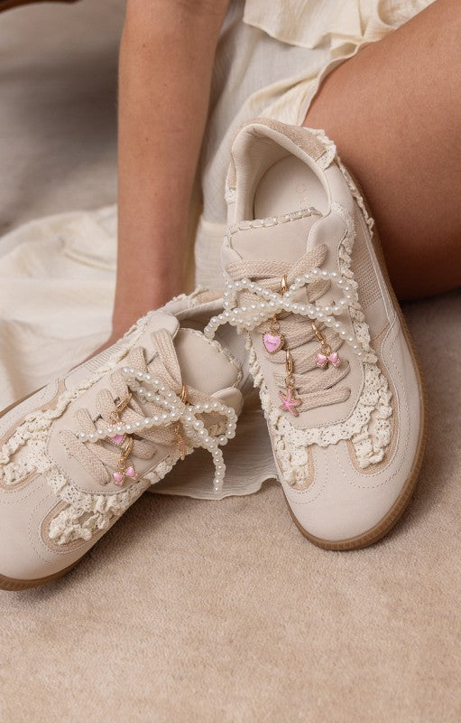 Nova Lace Sneakers