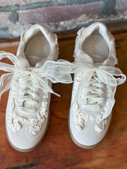 Nova Lace Sneakers