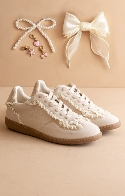 Nova Lace Sneakers