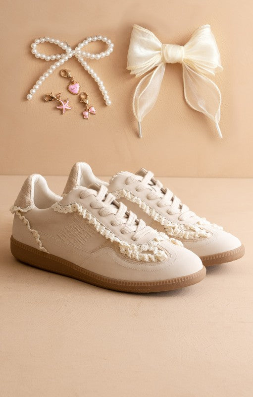 Nova Lace Sneakers