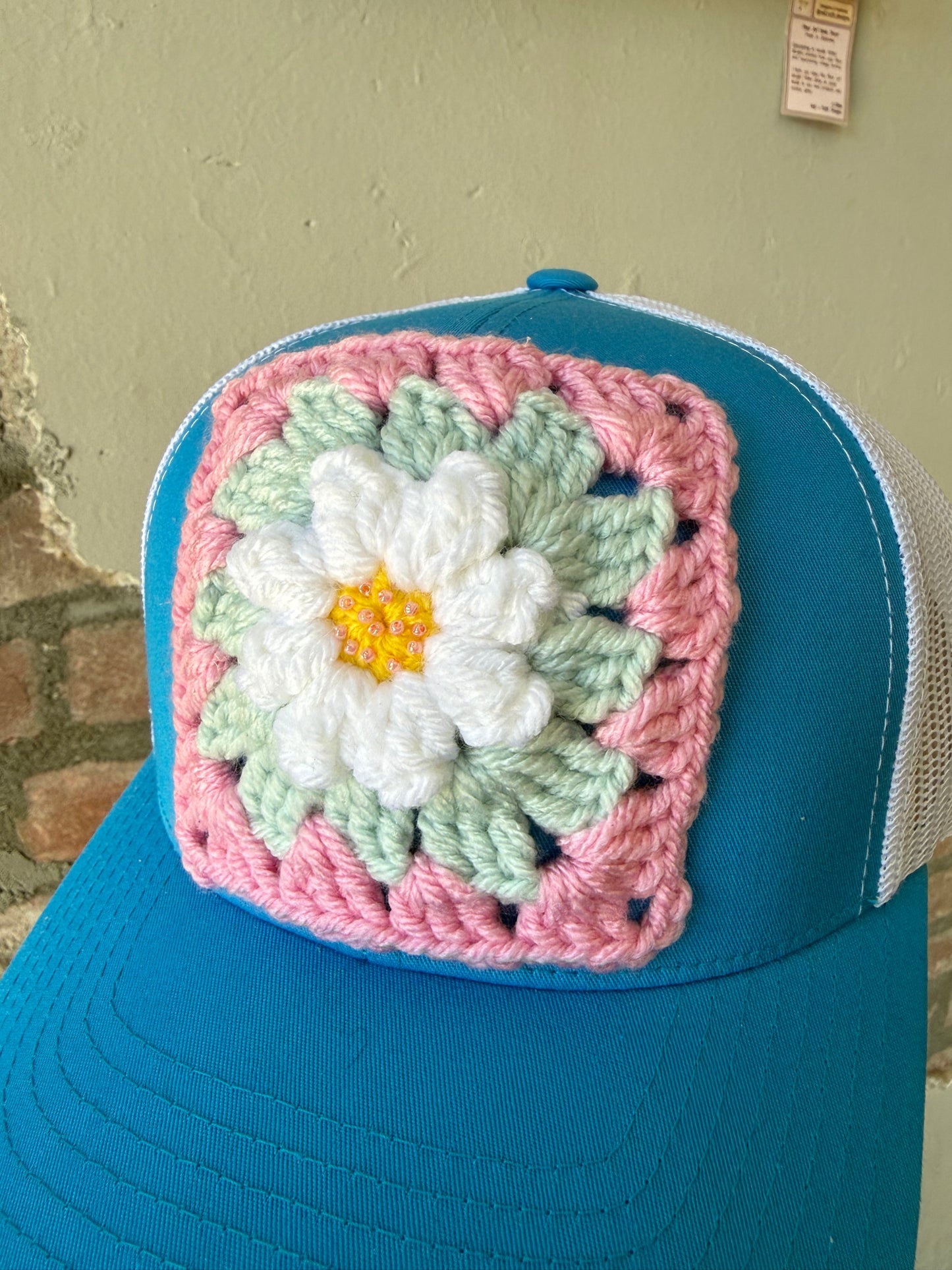 Granny Square Trucker Hat with White Daisy (Turquoise A.)