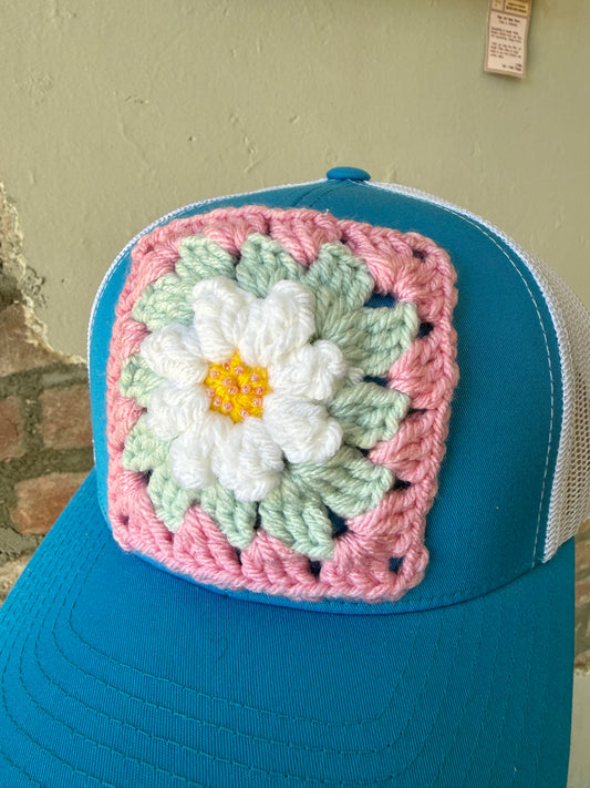 Granny Square Trucker Hat with White Daisy (Turquoise A.)