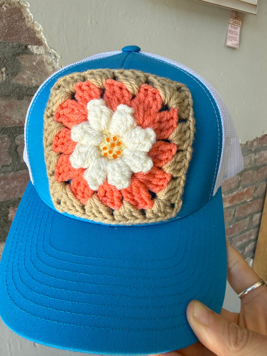 Granny Square Trucker Hat with White Daisy (Turquoise B.)