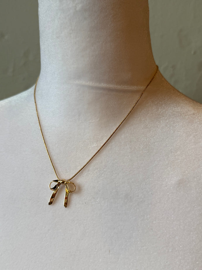 Bow Necklace