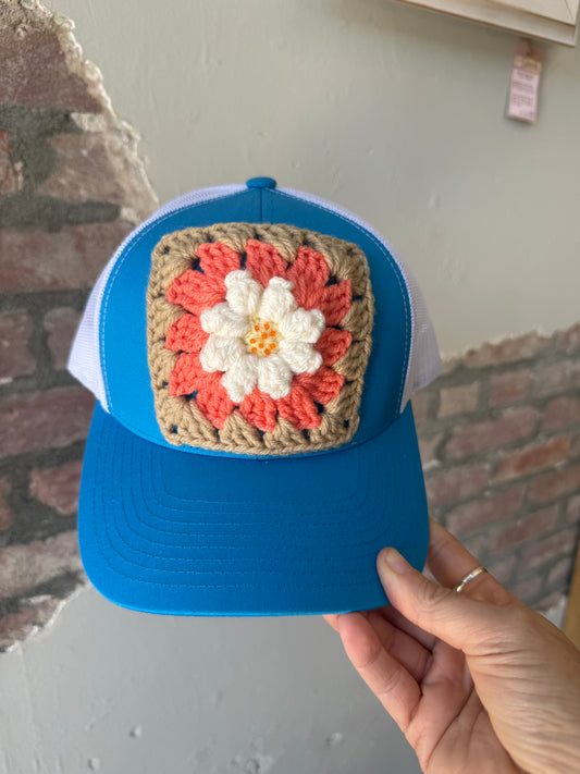 Granny Square Trucker Hat with White Daisy (Turquoise B.)