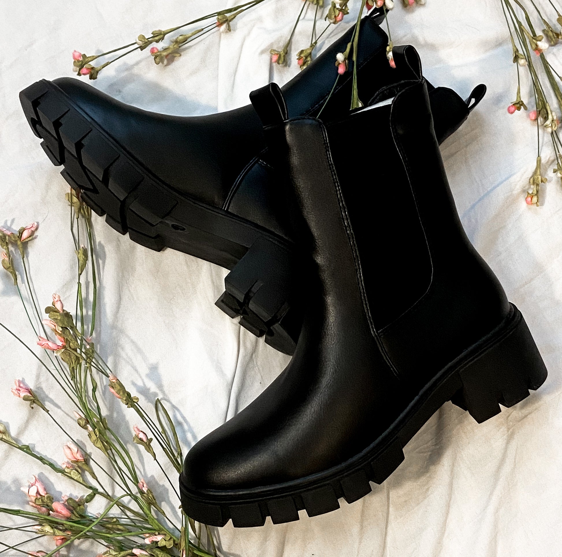 Walk This Way Chelsea Boots - Willow Avenue Boutique