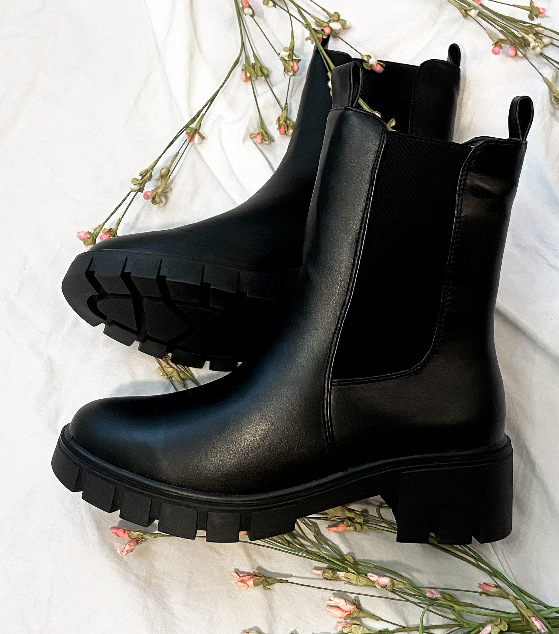 Walk This Way Chelsea Boots - Willow Avenue Boutique